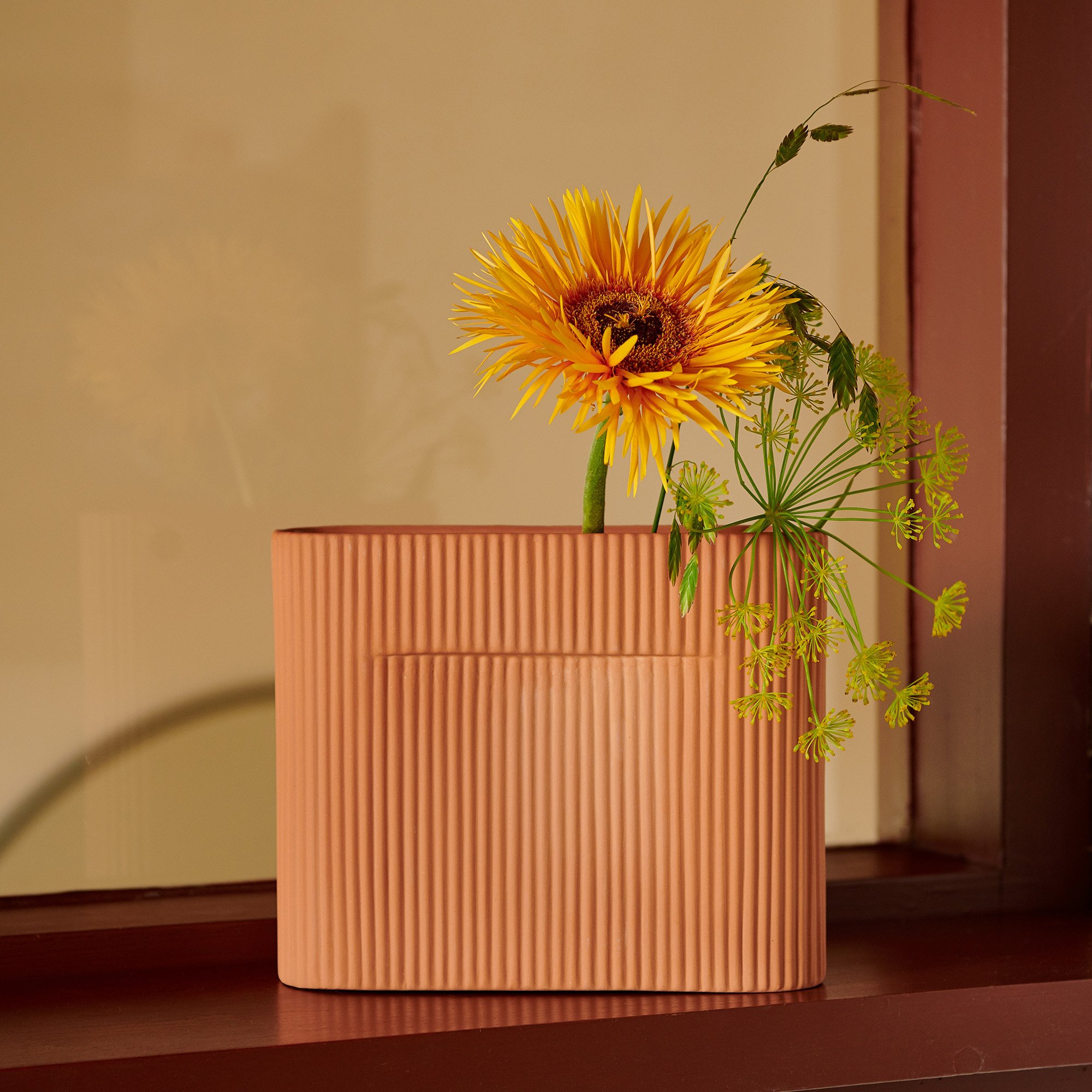 Ridge Vase, Small (H 16,5 cm), Off-White | Muuto | Vases