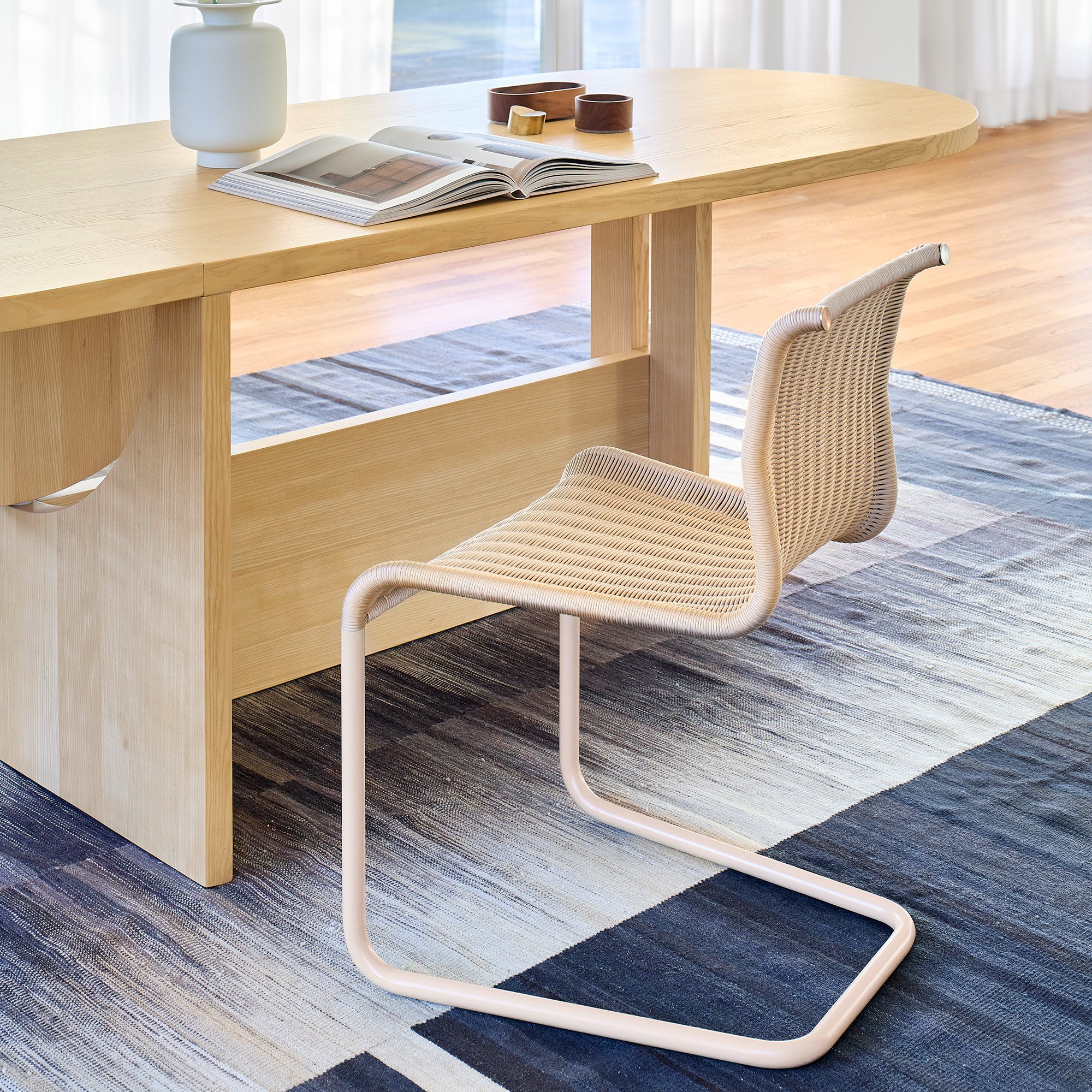B15 Chair | Tecta | Cantilever Chairs - Designer furniture from smow