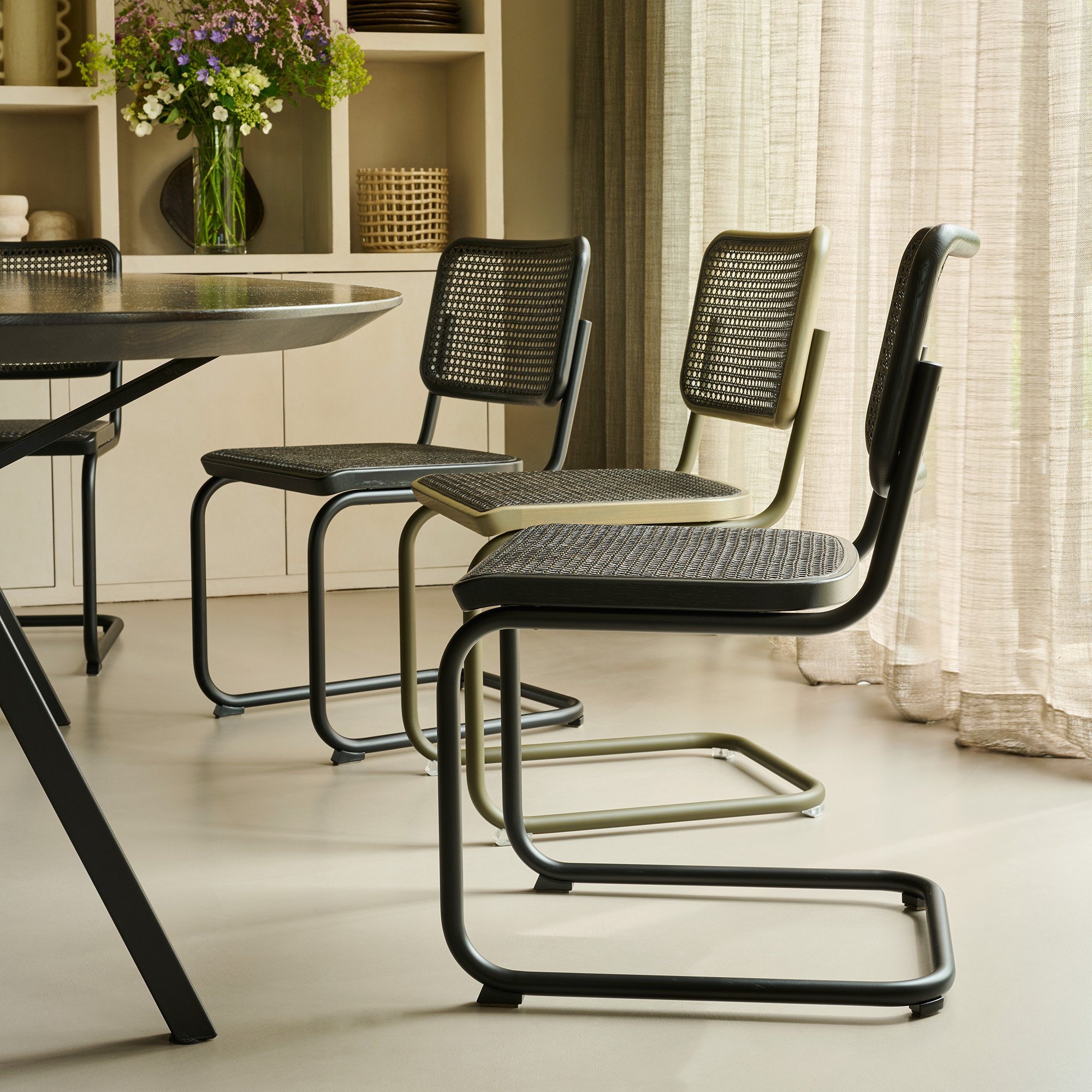 S 32 V Dark Melange Cantilever Chair, Chestnut | Thonet
