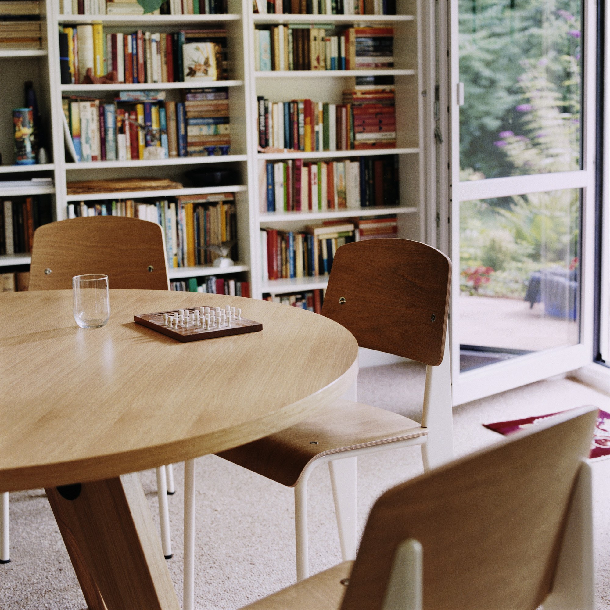 Guéridon Table, 1050 mm, Natural oak solid, oiled | Vitra | by