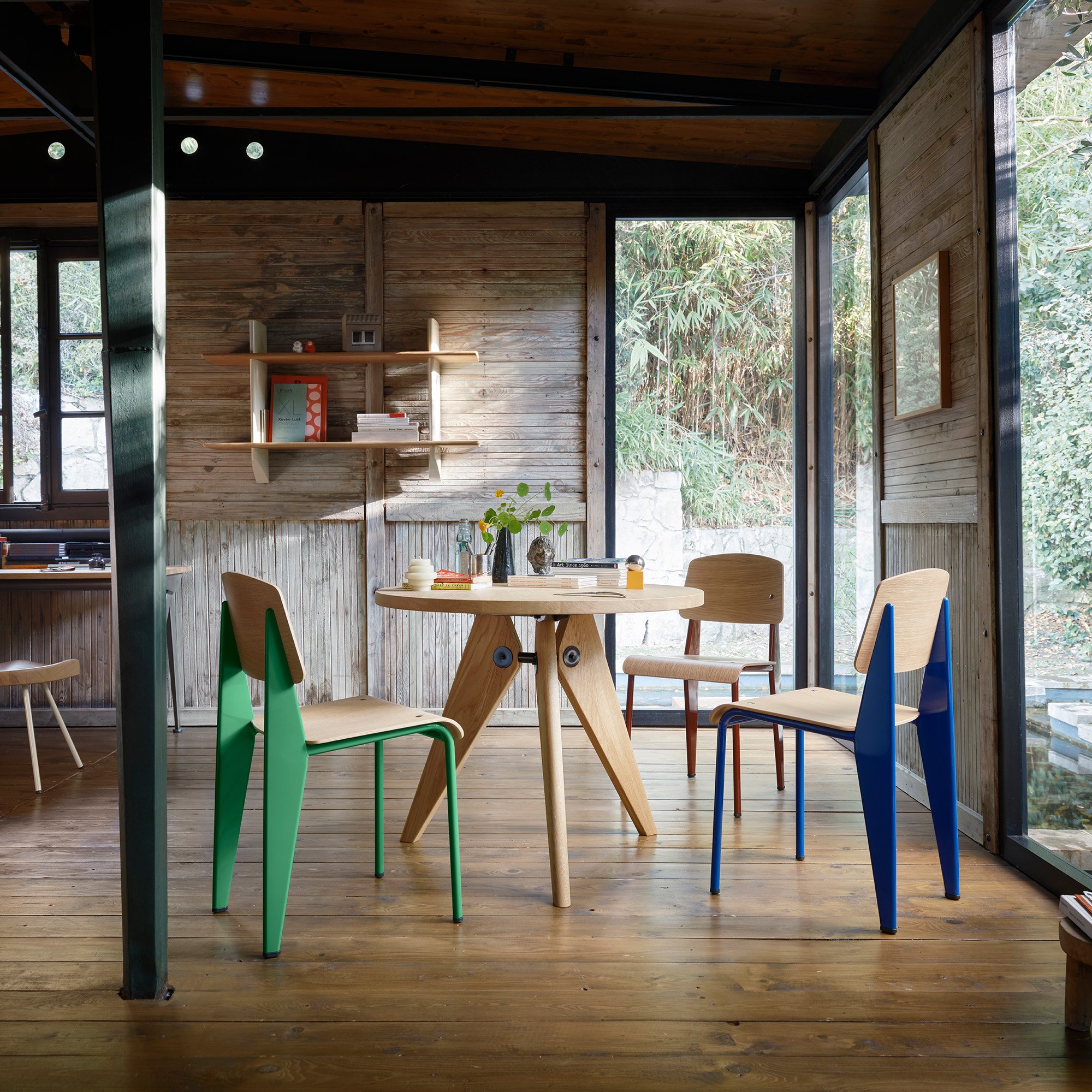 Guéridon Table, 1050 mm, Natural oak solid, oiled | Vitra | by