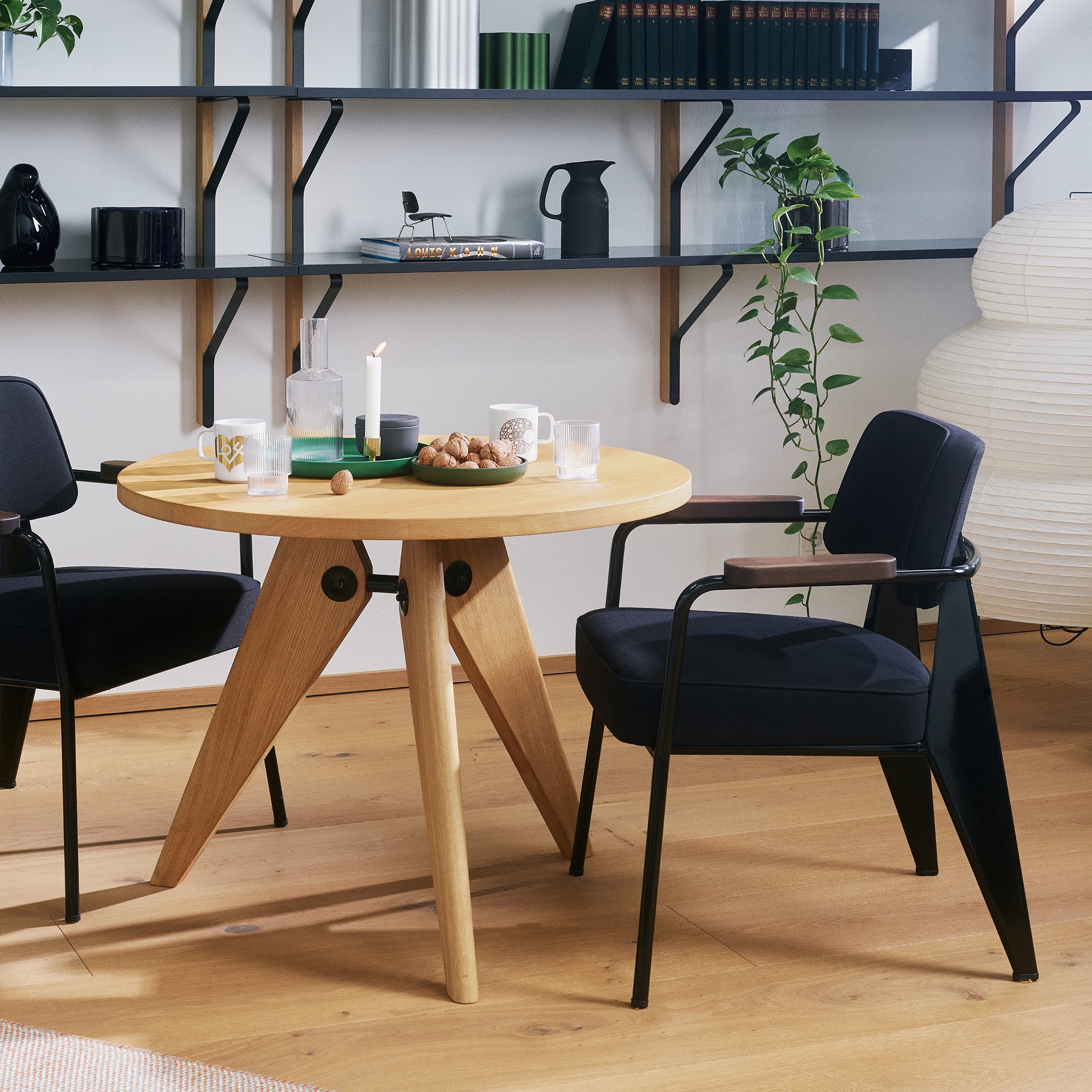 Guéridon Table, 1050 mm, Natural oak solid, oiled | Vitra | by