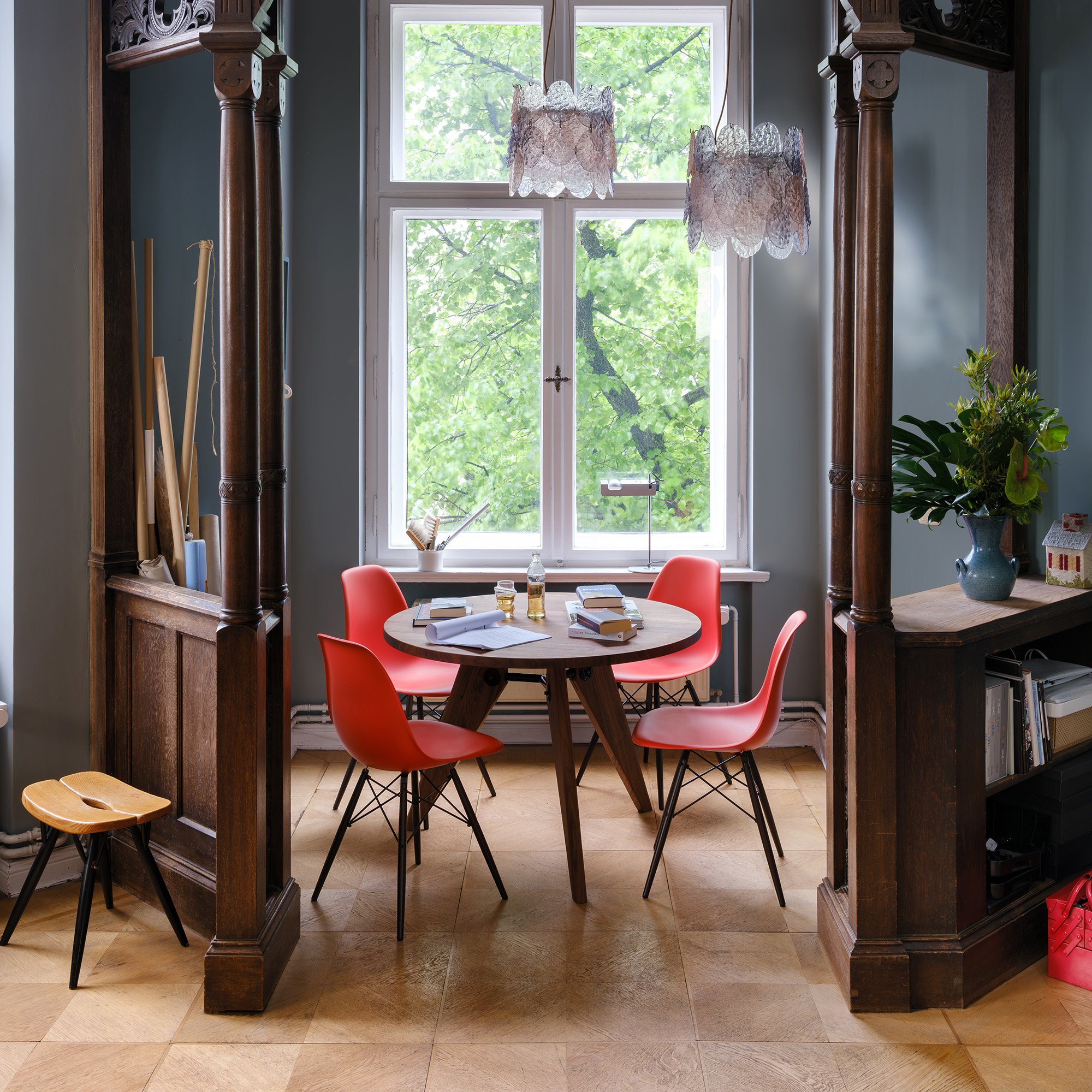 Guéridon Table, 1050 mm, Natural oak solid, oiled | Vitra | by